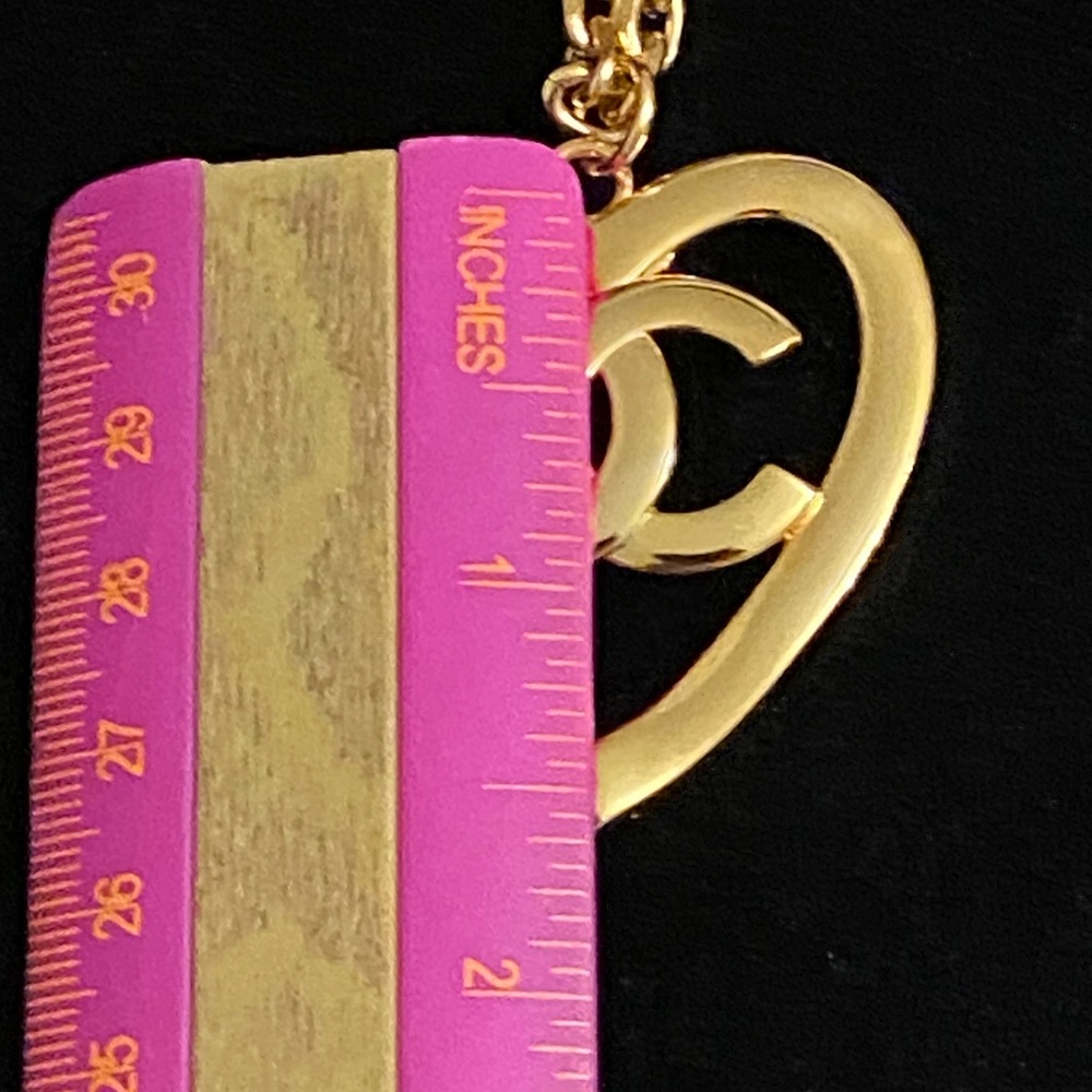 CHANEL Gold Heart Pendant Necklace with Interlocking CC - Picture 7 of 9